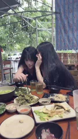 Mang tiếng nói thầm mà nửa cái quán nghe thấy :)) @Hằng Hĩm 💋 