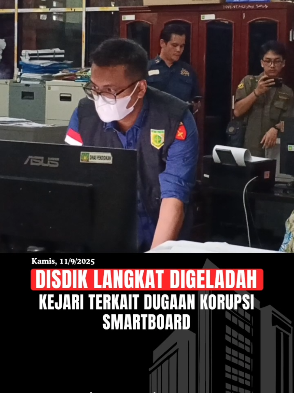 Kejaksaan Negeri Kabupaten Langkat, Sumatera Utara, lakukan penggeledahan di Dinas Pendidikan terkait dugaan korupsi pengadaan Smart board tahun 2024, Kamis 11 September 2025. #viral #info #news #share #fyp 