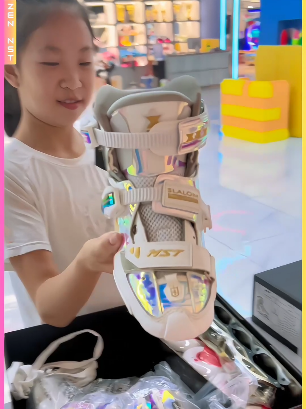 MST–Xu Xiaoxiao’s Founding Commemorative Model, No. 84! The background music was chosen because her name is ‘Xiao Xiao.’ Jinzhu said she’ll keep these shoes until Xu Xiaoxiao signs them!#thienduongpatin #inlineskating #rollerskates #patin #daypatin 