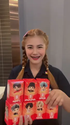 พบกันวันพรุ่งนี้ที่ McDonald’s นะคะ 🍔🍟 จำกัด2ชุดต่อ1ใบเสร็จนะฮ้าฟ 😋 แอบกระซิบ สาขาEmQuartier มีเยอะอยู่นะ💜💖 ไว้เจอกันค่ะ #btsxmcdonalds #เอ็มควอเทียร์ #TinyTAN #bts_official_bighit💜 