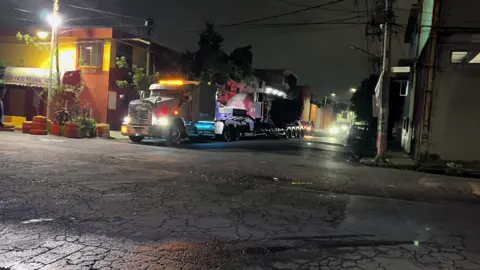 Esta fue la pipa que se volteó en santa martha.. fuerza y bendiciones para los afectados y heridos….🙏🏻🙏🏻🙏🏻