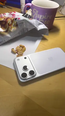iPhone 17 Pro Max 真机上手？！这台到底是真是假？