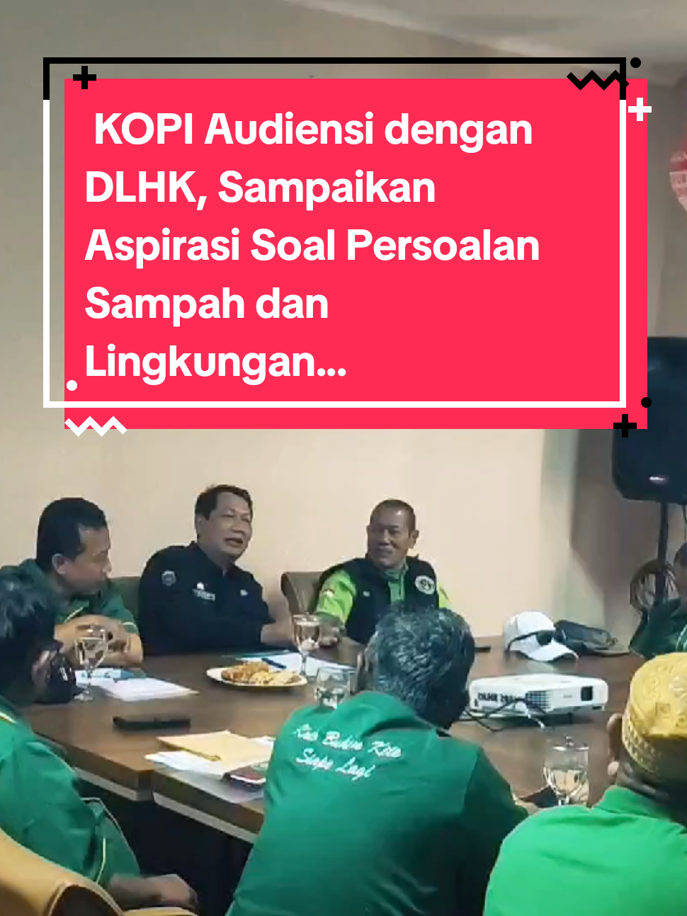 Komunitas Peduli Lingkungan yang tergabung dalam Komunitas Lingkungan Hidup Kobar Obor Peduli Indonesia (KOPI) menggelar audiensi dengan Dinas Lingkungan Hidup dan Kebersihan (DLHK) Kota Depok. Pertemuan tersebut berlangsung dalam suasana hangat dan penuh diskusi, Kamis 11 September 2025.  Dalam pertemuan itu, KOPI menyampaikan sejumlah aspirasi terkait persoalan lingkungan yang hingga kini masih menjadi keluhan masyarakat. Mulai dari penanganan sampah, pencemaran sungai, hingga soal minimnya ruang terbuka hijau di Kota Depok. @Kota Depok @siswadi Adi. @nedi8120 @CILANGKAP 75 @Bang Yul 