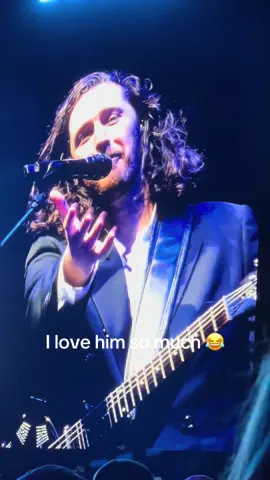 “We made friendship” “we’re friends now”  #hozier #toronto #hoziertoronto #unrealunearthtour #rogersstadium 