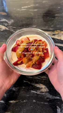 Overnight weetbix recipe 🥣🍓🥜 #mealideas #healthymealideas #healthybreakfast #highprotein #Recipe 