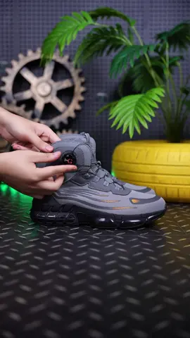 Men's safety shoes,the steel toe of the shoes can protect your feet during work #workershoes #safetyfirst #safetytips #safetyshoes #sneakers   