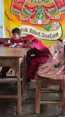 @Pak_ributguruviral#MuridkuNesaKwtiduranHabisNontonKarnavalSoundHoreg😂😂😂😂#viraltiktok #vidio_viral #vidiolucu #fypシ゚viral🖤tiktok 
