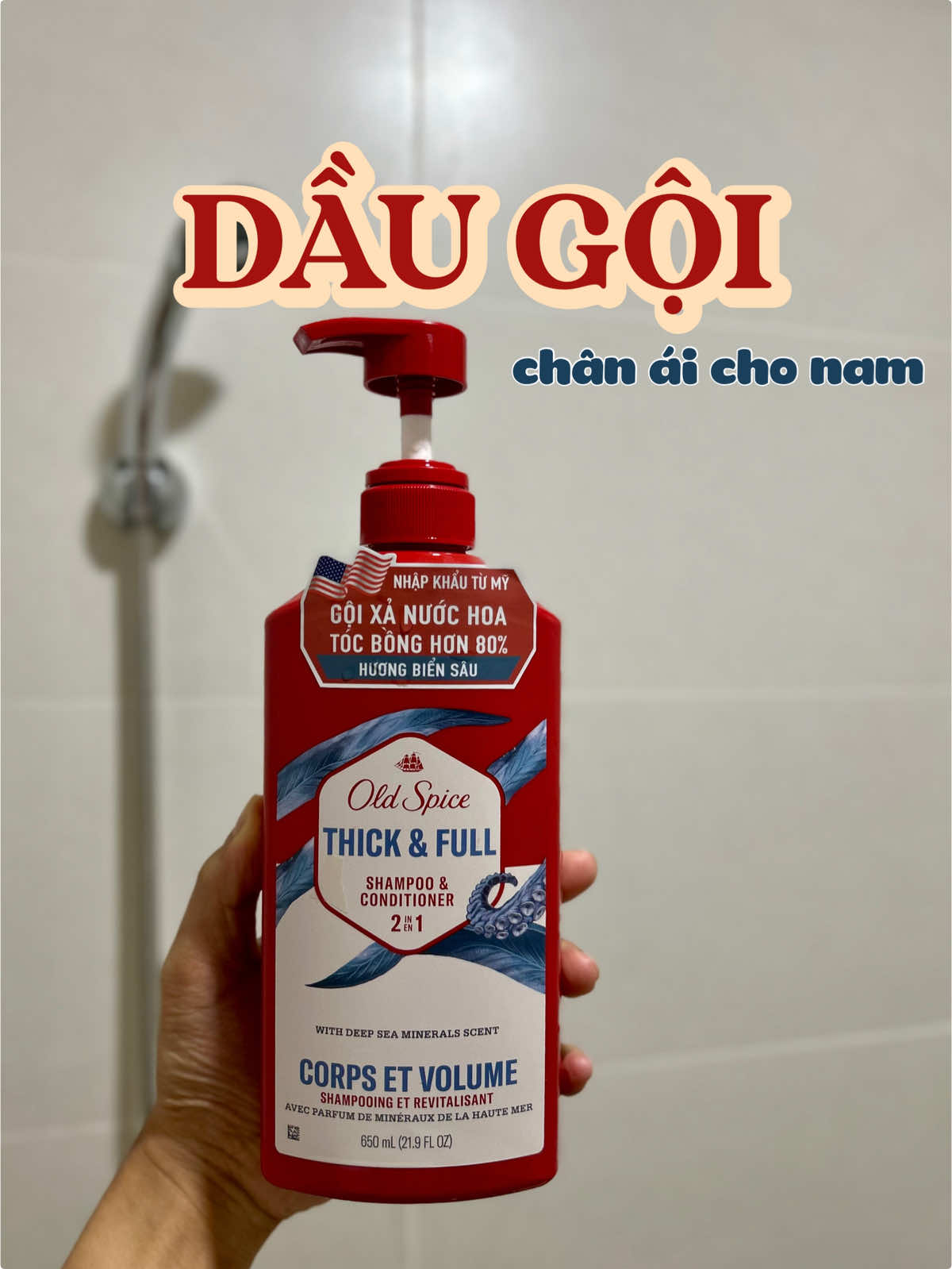 Old Spice Thick & Full – loại dầu gội 2in1 mình đã dùng suốt nhiều năm và chưa từng đổi qua loại khác. 👉 Mùi hương nam tính nhưng thanh lịch, khác biệt. 👉 Xuất xứ Mỹ, tiện lợi 2 trong 1, tóc sạch và bồng hơn hẳn. Thật sự đáng thử cho anh em nào đang tìm một mùi hương ‘chất đàn ông’ đúng nghĩa. — #DevỞNhà #DầuGộiNam #oldspice #XàiGìReviewNấy#XàiGìReviewNấy