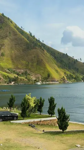 danau toba + lagu batak = ga ada obat❤️ #danautoba #toba #wisatasumut #silalahi #fypage 