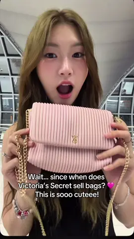Wait… Victoria’s Secret sells bags now?! 😱💕 Obsessed with this one!@Victoria’s Secret  #VictoriasSecret #BagTok #OOTDInspo #TikTokMadeMeBuyIt #FYPシ