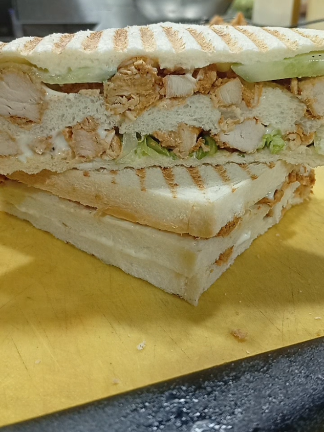 Ahmed bakery Tikka Sandwich #rykpizza #pizzalover #sandwich#FoodLover #fastfoodlife 