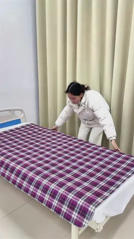 Water-proof and urine-proof will not dirty sheets and mattresses, and it is easy to take care of the elderly. #patienttransport #nursing #patienttransferchair #disabled #wheelchair 