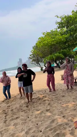 Coba tebak pantai mana inihhhh🥰🥰🥰