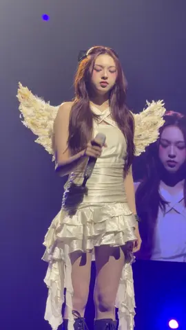 My angel, the way she running out the stage so cute #HELLOMONSTERS_in_OAKLAND  #BABYMONSTER #CHIQUITA #fyp 