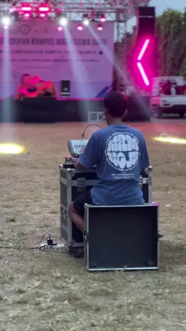 Latihan op lighting#sewasoundsystemjogja #jogja24jam #sewagensetjogja #lightingjogja #soundteropan 