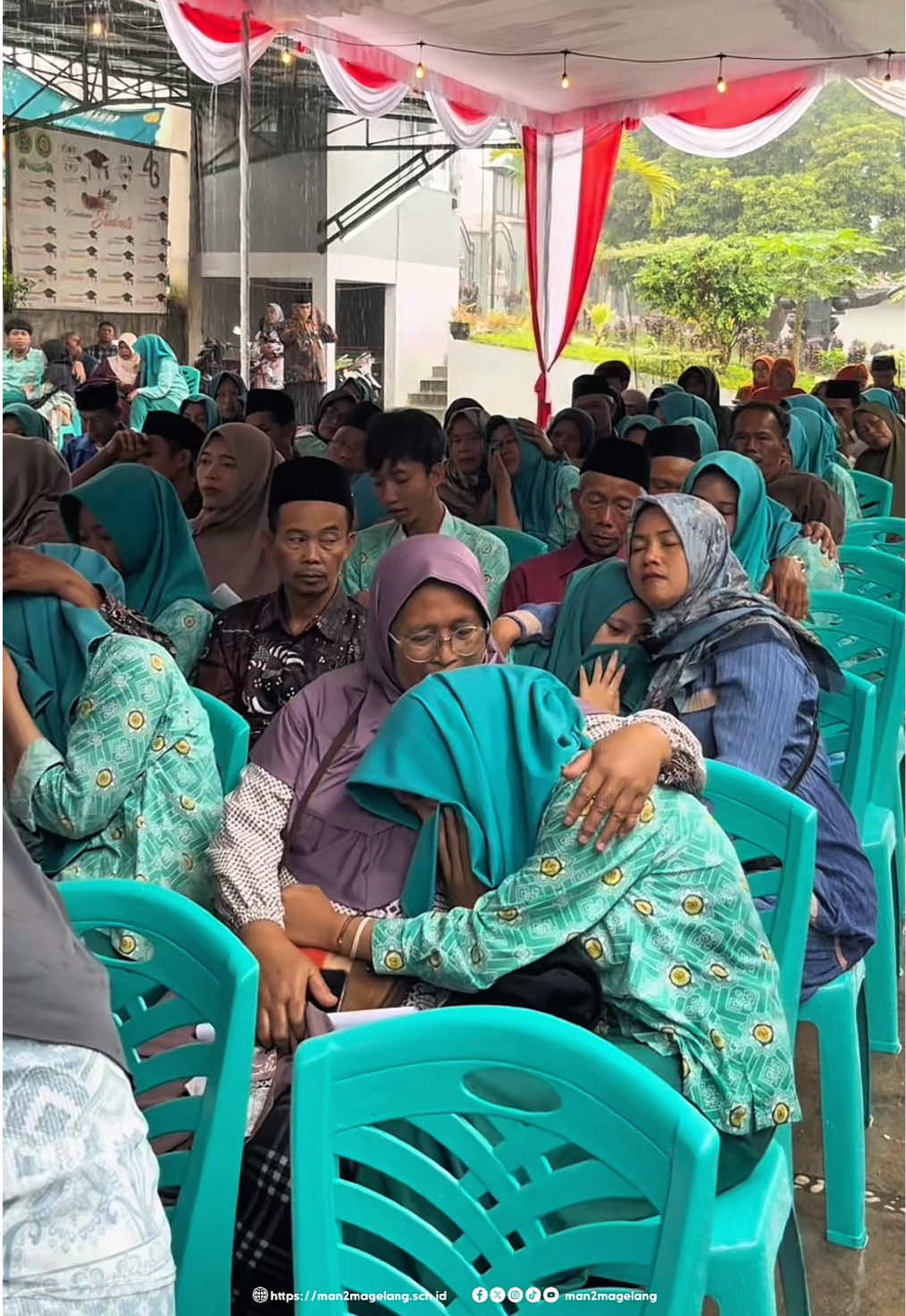 ✨ Parenting & Sosialisasi Program Kerja MAN 2 Magelang ✨ Hari ini, siswa kelas XII bersama wali murid mengikuti kegiatan Parenting sekaligus sosialisasi program kerja madrasah. 👨‍👩‍👧‍👦📚 Melalui kegiatan ini, terjalin sinergi antara sekolah dan orang tua dalam mendukung perkembangan karakter, prestasi, serta persiapan siswa menuju masa depan. 🌟 Mari bersama menguatkan komitmen untuk mencetak generasi yang unggul, berakhlak, dan berprestasi! 💡💫 @kemenag_ri @kemenag.jateng @kemenag_kabmagelang @man2magelang @osismandama @pramuka_mandama @pksman2magelang @fpmman2magelang @pmr.man2magelang #pendiskemenag #kemenagri #kemenagjateng #kemenagkabmagelang #man2magelang 