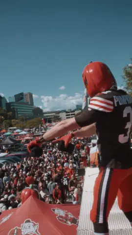 Muni Lot Takeover w/ @E-V & @ROOKXX! Who’s ready for us to do it again?! #Cleveland #Browns #DawgPound #HomeOpener #MuniLot 