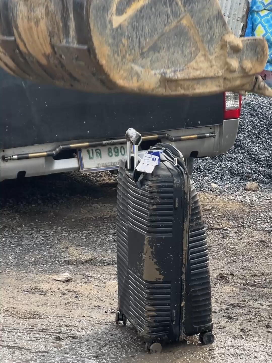 จะพังมั้ยกระเป๋าเดินทางใบละพันกว่า VS รถแม็คโคร TpartnerMaXXie