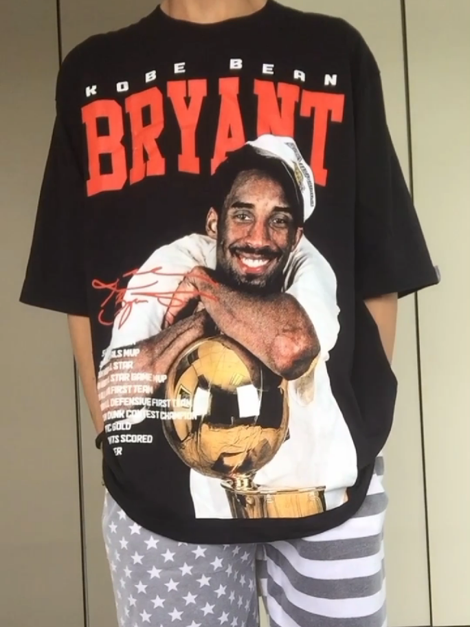 oversized Kobe bryant T-shirts for men&women🔥 Check the yellow basket 💛👆  #kobebryanttshirt #kobetshirt #oversizedshirt #crewneck #basketballtshirt 
