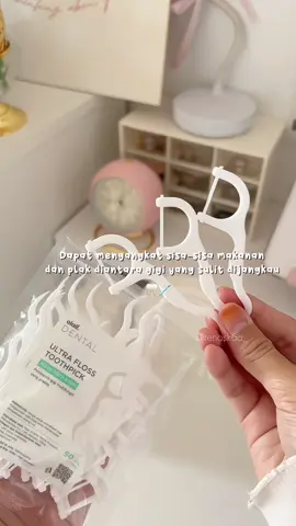 Rajin flossing setiap makan bener2 ngasih efek positif besar banget. Sela2 gigi bersih, karang gigi ga cepet numbuh, mulut jadi ga gampang bau. Dental floss dari Olaif varian putih bakal bikin pengalaman flossing kalian lebih nyaman.✨ #benangtusukgigi #dental #perawatangigi #olaif 