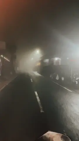 ke dieng modal nekat, berangkat dari rumah jam 11 malem sampe dieng bener bener tengah malem full lewat hutan, embun oada turun, kejebak hujan 3x, dah kaya beda alammm aja ga sampe sampe, btw kita motoran ya gais asik sih tapi gamau ngulang lagii😭😭 #CapCut #fyp #dieng #wonosobo 