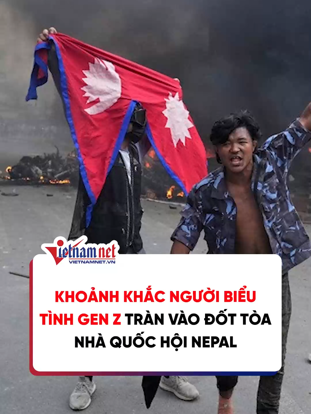 Khoảnh khắc người biểu tình Gen Z tràn vào đốt tòa nhà Quốc hội Nepal #news #vietnamnet