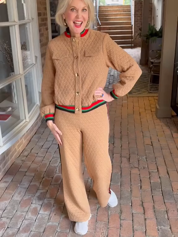 Elevate your wardrobe with this Women’s round-neck button-down contrasting jacket and pants casual suit.