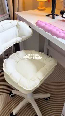 Nothing beats a good quality and comfy chair that you can use for your vanity area, working area, study area, and etc. #officechair #vanitychair #swivelchair 