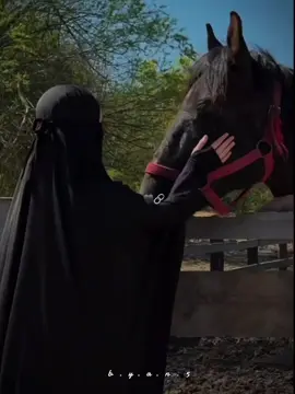 #CapCut ‏نكتم جروح القلـب لو كانت جبال ونصبـر عل الدنيا ونخفي وجعها🥺❤️‍🩹.