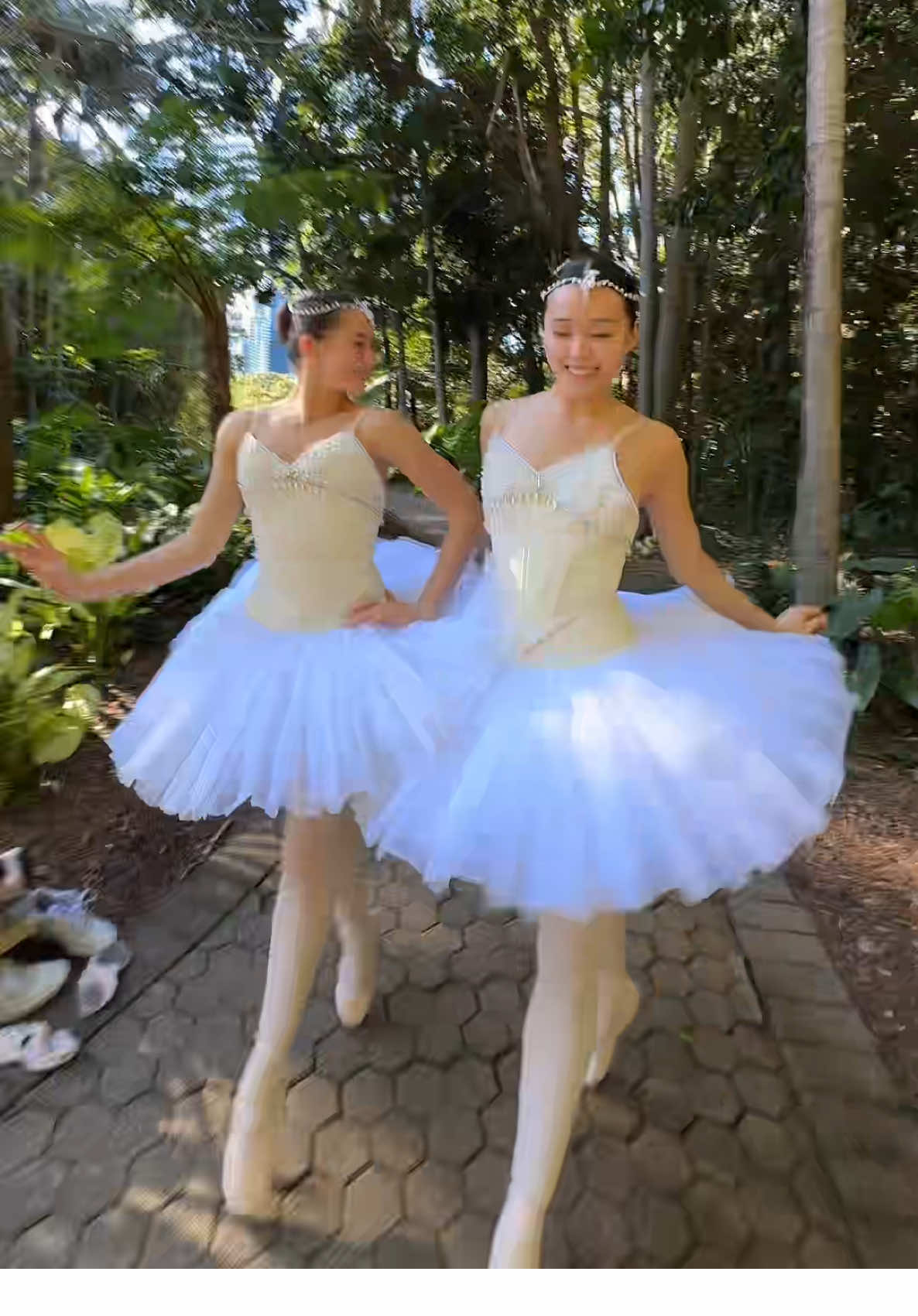 ft. Brisbane 📸 #takingapicture #ballet #costume #pointeshoes #balletdancer 