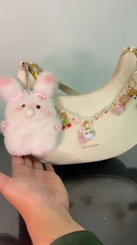 Replying to @niaaaaaa🌷 lunasss yaa. Ini bisa beli di yeyen rabbicia langsung guys 🥰🫶🏻  #fyp #keychain #keychainkelinci #bagchain 