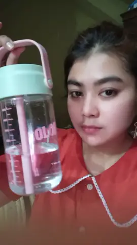 tersedia ukuran 600ml dan 800ml ya🤩🤩 yg ku pegang ukuran 800kl, harga cuma selisih dikit aja, co klik keranjang yaaa🥳 #tumbler #voovatumbler 