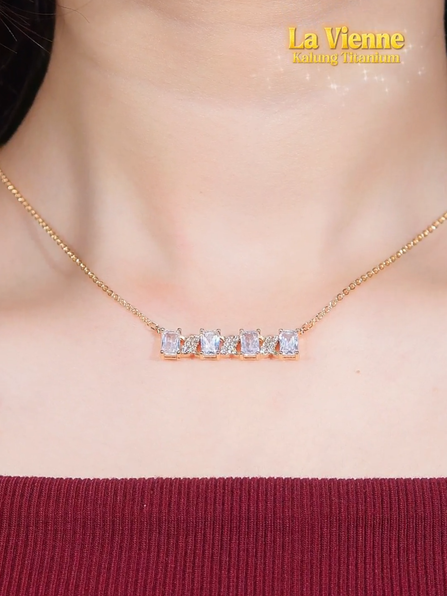 Tampil mewah itu nggak harus mahal, buktinya ada di sini🤗💕 Kalung Tura Endoven Checkout dikeranjang kuning sekarang juga!!🥰😍  JOIN LIVE SETIAP HARI✨  #shopmaster  #perhiasan  #PromoGuncang99  #aksesoriswanita  #diskontiktokshop  #kalung  #kalungtitanium  #joinlivestreaming  #promo  #fyp