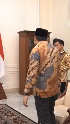 Momen Wapres Gibran Menerima Audensi Pengurus Gerakan Nasional Ayo Mondok .... 📌Sumber Video, YouTube/Instagram: @setwapres .... #Gibran #Gibranrakabuming #pesonagibran #masgibran #trendgibran #infowapresgibran #JJ #JJgibran #fyp
