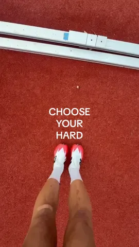 Waking up and realising that life is stagnant, now that’s tough. Training for a marathon has taught me that. It’s the tough days, the ones you don’t feel like showing up, that matter most. Those moments shape you into a stronger version of yourself. At the end of the day, you choose your hard. Stay the same, or become better version of yourself than yesterday. Choose your hard  New Balance Supercomp Elite v5 @newbalance #newbalance #Running #run #Fitness