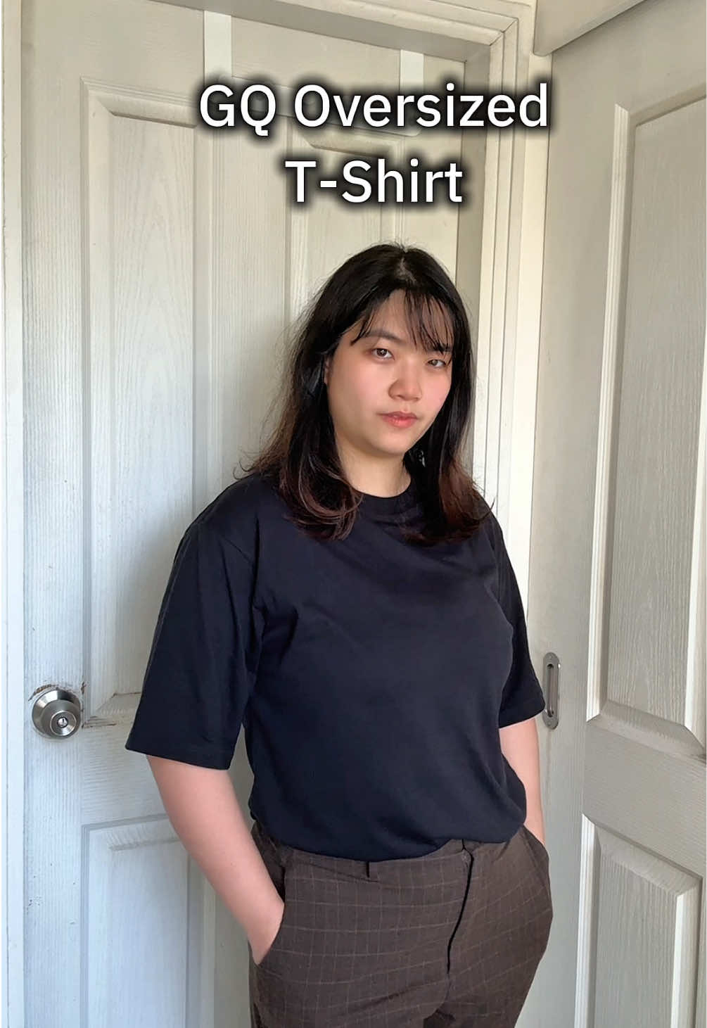 เราใส่แต่เสื้อสีดำ555😂 รุ่นนี้ใส่สบายไม่อึดอัด ผ้านุ่มมาก  เสื้อโอเวอร์ไซซ์ที่ต้องมีติดตู้ แบรนด์ไทย❤️จาก GQ #เสื้อยืด #เสื้อยืดโอเวอร์ไซต์ #gqapparel #gqeveryday #tiktokป้ายยา 