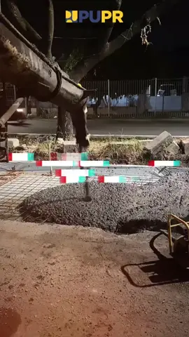 Peningkatan Infrastruktur Jalan ✅  Pemerintah Daerah terus berkomitmen meningkatkan kualitas infrastruktur demi kenyamanan masyarakat dan menunjang perekonomian masyarakat Kabupaten Karawang.  Pada tanggal 10 september malam, Dinas PUPR telah melakukan peningkatan jalan pada ruas Telukjambe – Galuhmas, Segmen A dengan spesifikasi: 📍 Panjang: 110 meter 📍 Lebar: 3,5 meter Dengan adanya peningkatan jalan ini, diharapkan mobilitas masyarakat menjadi lebih lancar, aman, dan nyaman. Mari bersama-sama menjaga dan memanfaatkan fasilitas publik yang telah dibangun demi kemajuan daerah kita. InsyaAllah, kami akan terus berkomitmen untuk melayani segala kebutuhan masyarakat Karawang. Bismillah, Karawang maju