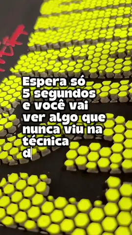 Segura aí por 5 segundos e repara: a técnica de pinos como você nunca viu antes. Comunidade Efeito UAU …você quer participar?  #serigrafia #silkscreenprinting #prints #estampascriativas #doutorestampa