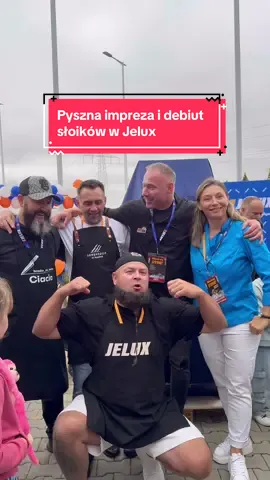 Dziękujemy za tak liczne przybycie i ogromne zainteresowanie na imprezie  „Nich się dymi” – energia, jaką wnieśliście, sprawiła, że to wydarzenie było wyjątkowe. ❤️ Każdy z ambasadorów przygotował coś specjalnego: 🥘 Radoslaw Palacz czarował w kociołku, 🥩 Janusz Serednicki smakowicie grillował 🍖 Marcin Kostrzewski wędził kiełbasę         Łukasz Hajok przygotował pysznego indyczego rogala 🥄 a ja miałam przyjemność przygotować dla Was pasztet drobiowy… zainteresowanie nim przerosło moje oczekiwania! Dzięki wielkie ! ✨ Na tym wydarzeniu swój debiut miały pyszności w słoikach, to Wy mogliście je zobaczyć po raz pierwszy, a są to: - Słoikówka  - Pasztet Drobiowy  - Rogal Indyczy - Słoik Drwala - Konserwa Tyrolska - Słoik Górnika  - Kiełbasa firmowa w słoiku Te nowości możecie już kupować w sklep.jelux.pl i pamiętajcie, że kod magda10 obniży płatność za Wasz koszyk Ogromne podziękowania dla wszystkich, którzy przynieśli swoje domowe wyroby do konkursu „Domowy Masterchef”– w jury mieliśmy naprawdę trudne zadanie, bo poziom był niesamowity. To była uczta pełna dymu, smaku i dobrej zabawy.  Do zobaczenia na kolejnych spotkaniach!  #pysznejedzenie #impreza #domowewyroby #kiełbasa #polishfood 