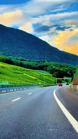 #swissroads 🇨🇭#amazingswitzerland #beautifuldestinations #sisiswiss #swissbeautiful 