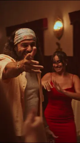 Hola familia, quiero contaros que esta noche a las 00Hs es el estreno mundial de mi nueva canción #BialandoEnPijama y yo me muero de ganas!  ¿Estáis listos? #nuevosingle #novedadesviernes 