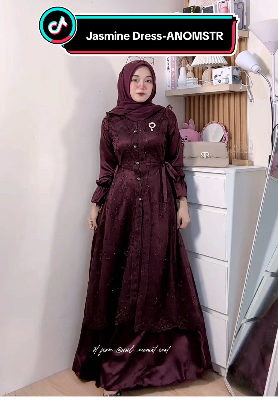 Jasmine Dress 110k aja from @anomstore 🤍🤏🏻 Aku tryon dress nya warna burgundy yawww ||note bbtb 53kg/153cm #dress #burgundy #dresslebaran #dresskondangan #dressmewah 