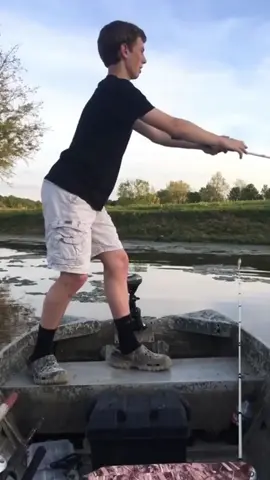 Fishing failed!#tiktok #fyp #foryou #funnyvideo #fail #fishing #fish #usa 