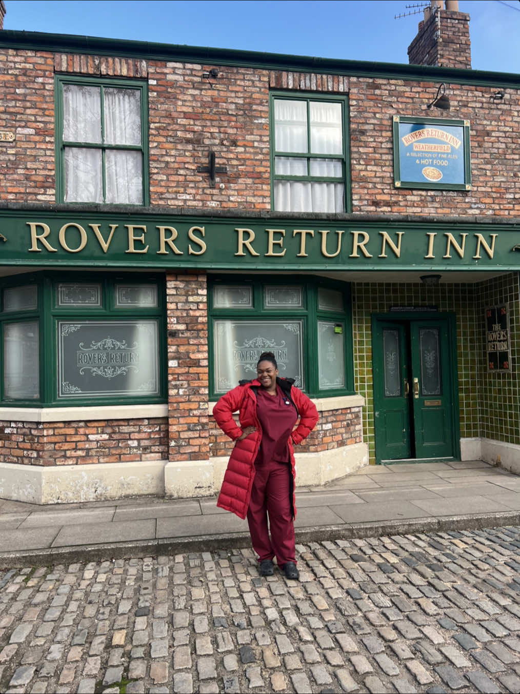 Come and spend a day on set with me at Coronation street ❤️  I’m manifesting they bring me in for a bigger character one day 🥹 (Stay till the end to watch me on telly!!!)  #coronationstreet #actor #manchester #dayinmylife #corrie 