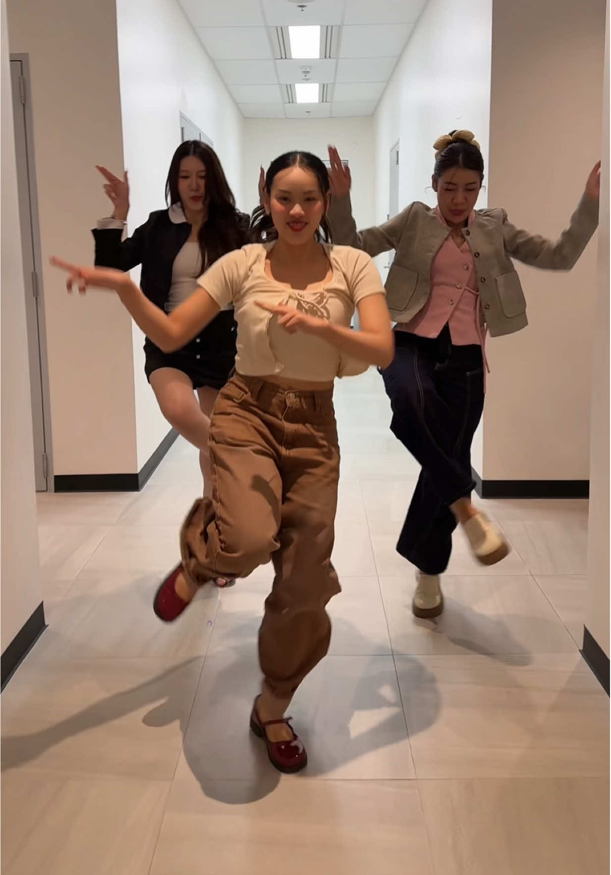 นกกระยางหรือนี่🤣🫠 #กระแสวันนี้tiktok #คลิปตลกฮาๆ #เต้นกับเพื่อน 