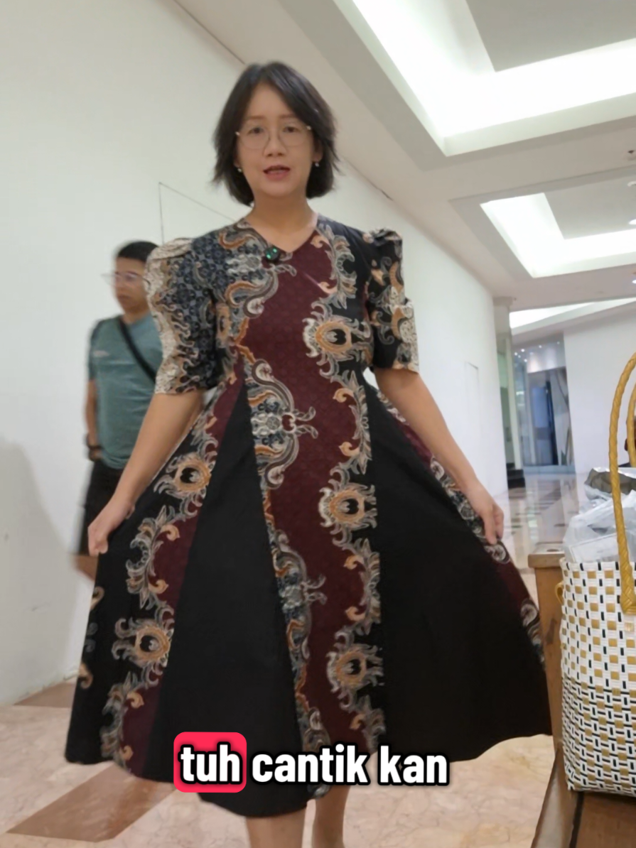 Dress batik unik, simple, dan cantik buat kondangan, kantor #dressbatik #batikindonesia #batik #batikwanita  #dresskondangan 