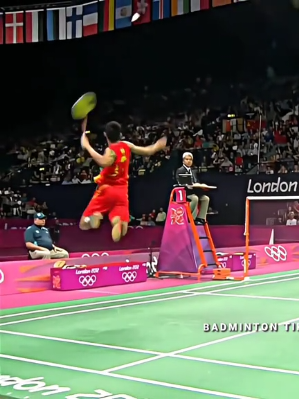 cut in half 😬 #lindan #leechongwei #badminton #fypシ゚ #foryoupage 