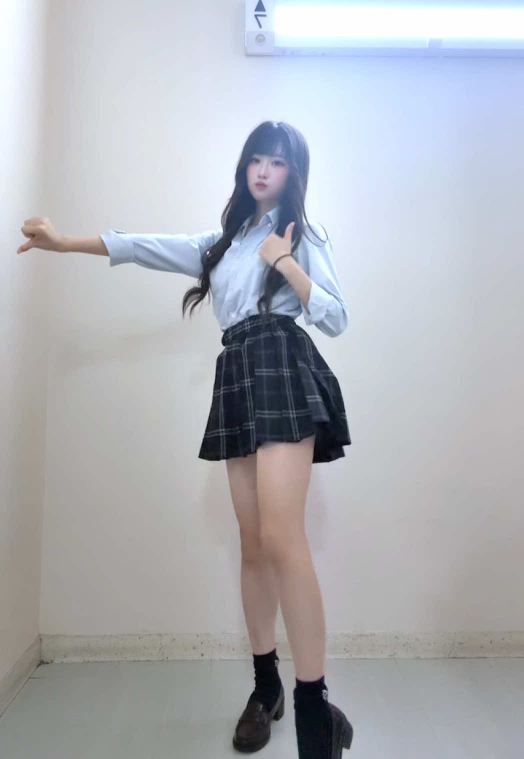 1-800踊ってみたよ！！ 早く冬の季節になって欲しいな💭⛄️ #16歳 #制服 #ダンス #全身ダンス #jk 