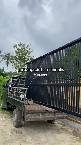 Gerbang minimalis #pagarbesi #pintugerbang #pagarsultan #fyp #bandarlampung #balkonbesi #besinako #gerbangpagar 