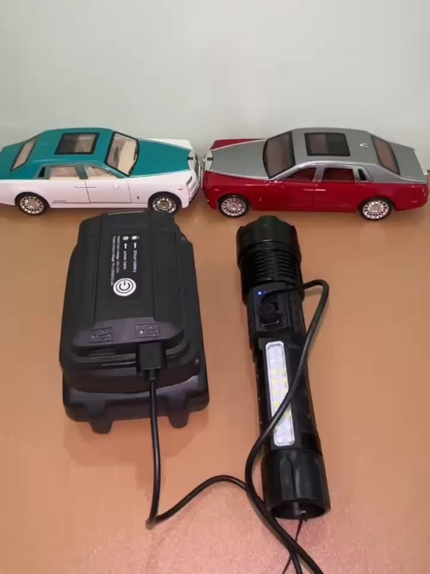 #makita #xgt #chargerĐế chuyển pin makita 18V sang Usb 5V có đèn led (Đen)#adaptercharger #tools #battery #powerbank #powerbankfastcharging#lxt